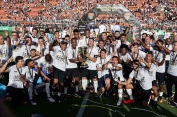 Jogadores comemoram o t�tulo da Copa S�o Paulo de futebol Jr