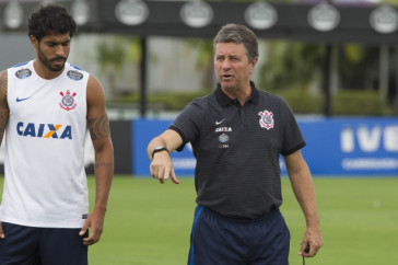 Vilson no treino no CT Joaquim Grava, nesta quinta