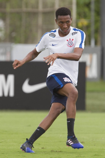 Jean, Paulo Roberto e Luidy participam de treino no CT Joaquim Grava