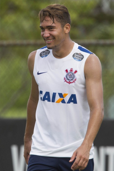 Marlone participando de treino no CT Joaquim Grava