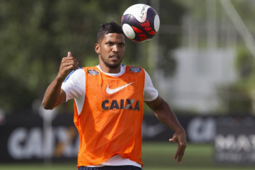 C�ssio participando de treino no CT Joaquim Grava, nesta quinta