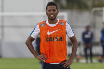 Yago no treino do Corinthians no CT Joaquim Grava