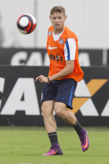 Marlone participando de treino no CT Joaquim Grava