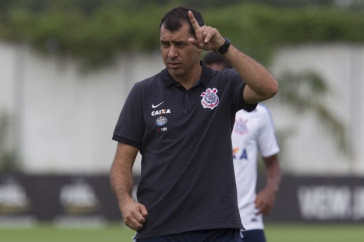 F�bio Carille no treino do Corinthians no CT Joaquim Grava