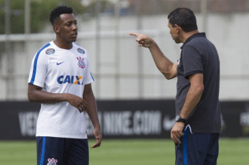 F�bio Carille no treino do Corinthians no CT Joaquim Grava