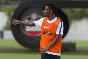 Mois�s no treino do Corinthians no CT Joaquim Grava