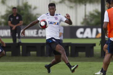 Mois�s no treino do Corinthians no CT Joaquim Grava