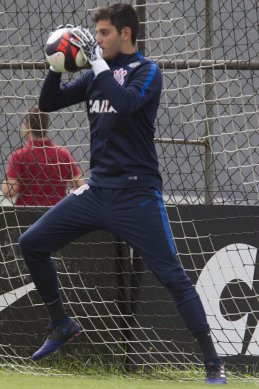Diego no treino do Corinthians no CT Joaquim Grava
