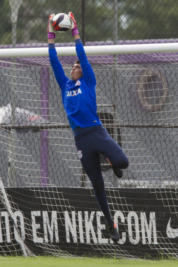 Diego no treino do Corinthians no CT Joaquim Grava