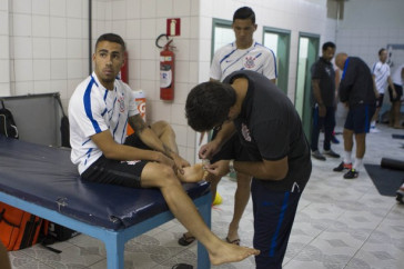 Gabriel e Balbuena no vesti�rio antes da estreia pela Copa do Brasil