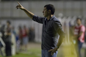F�bio Carille no jogo contra a Caldense na estreia da Copa do Brasil