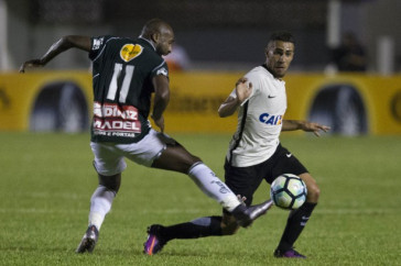 Giovanni Augusto no vesti�rio antes da estreia pela Copa do Brasil