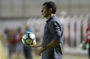 F�bio Carille em jogo contra a Caldense na estreia da Copa do Brasil