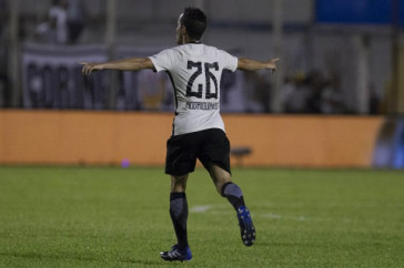 Gabriel em jogada contra a Caldense na estreia da Copa do Brasil