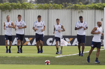 Rodriguinho, Fagner, Marciel, J�, Gabriel, Balbuena e  Fellipe Bastos no treino