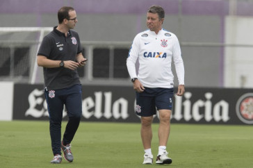 Comiss�o comanda treino