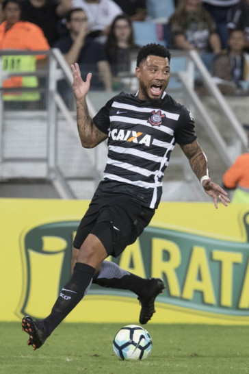 Kazim foi op��o no banco diante do Luverdense e entrou na etapa final