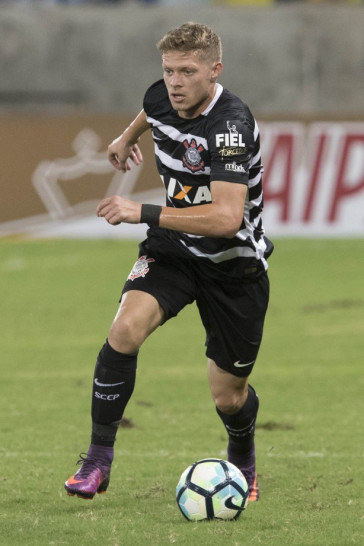 Antes do jogo contra o Luverdense, elenco aguarda no vesti�rio da Arena Pantanal