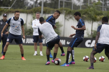 Os jogadores que atuaram na partida contra a Ferrovi�ria permaneceram na academia