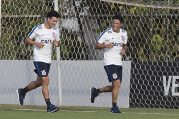 Giovanni Augusto e Marquinhos Gabriel no treino do Corithians no CT Joaquim Grava