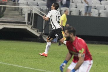 Jadson comemora gol diante do Universidad Cat�lica do Chile na estreia da Copa Sul-Americana