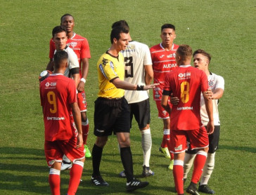 �rbitro separa discuss�o entre Sub-20 do Corinthians e Audax