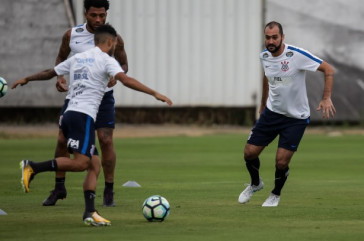 Danilo j� treina normalmente; O meia sofreu com les�es nessa temporada