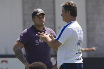 Osmar Loss e Walmir Cruz no treino de reapresenta��o do Corinthians