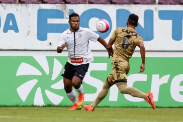 O lateral direito Samuel em partida contra o Sport, v�lida pela Copinha 2018