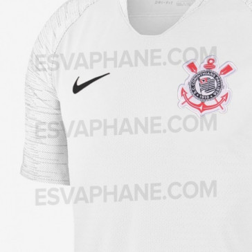 Camisa 1 deve ser totalmente branca, sem detalhes em preto