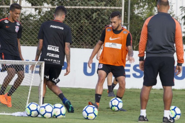 Jogadores fizeram treino na tarde desta te�a-feira no CT Joaquim Grava