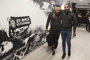 Maycon e Coelho chegando a Arena