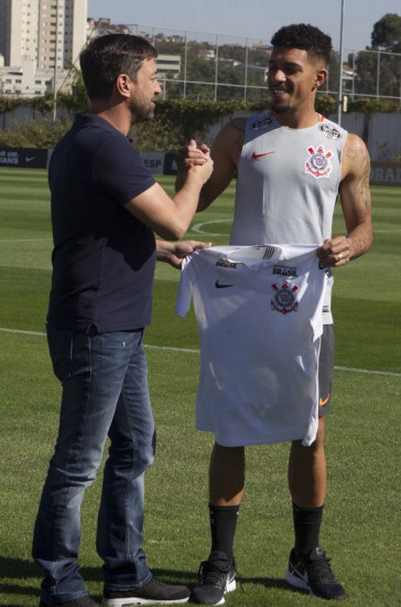Apresenta��o do rec�m contratado Douglas