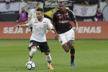 Clayson voltou a jogar contra o Atl�tico-PR, na Arena Corinthians