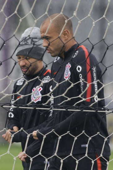 Clayson e Roger no treinamento desta fria e chuvosa tarde em S�o Paulo