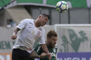 Ralf disputa jogada com advers�rio