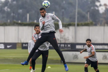 Jonathas no treino desta tarde