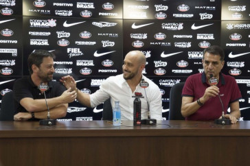 Coletiva Sa�da do Alessandro