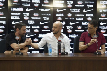 Coletiva Sa�da do Alessandro