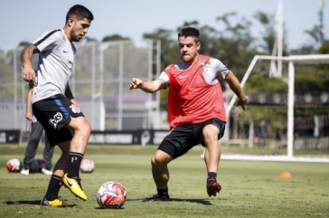 Sergio D�az e Ramiro treinam no CT