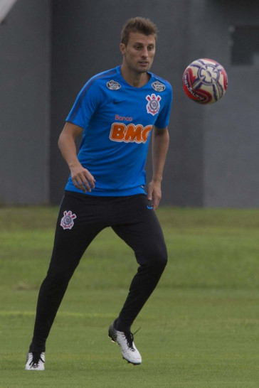 Henrique ser� titular no cl�ssico