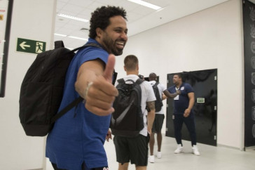 Jogadores do Corinthians chegam a Arena para enfrentar o Avenida-RS