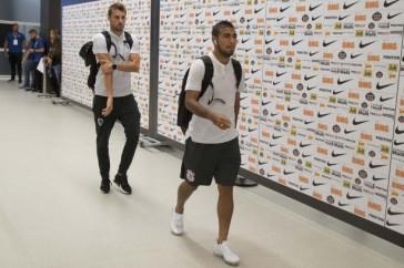 Jogadores do Corinthians chegam a Arena para enfrentar o Avenida-RS