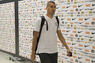Jogadores do Corinthians chegam a Arena para enfrentar o Avenida-RS