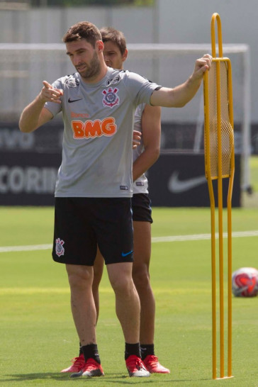 Boselli treina com elenco para jogo contra o Botafogo-SP