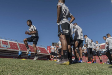 Tim�o segue firme no treinamento  para enfrentar o Racing, na quarta-feira