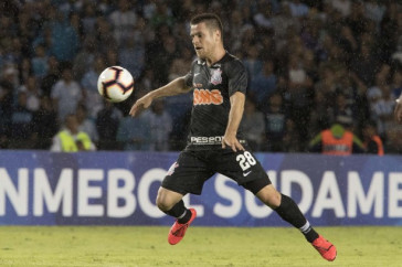 Ramiro atuando contra o Racing, no est�dio El Clindro, pela Sul-Americana