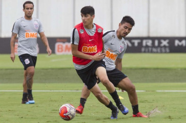 Araos e Oya treinam no CT Joaquim Grava