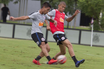 Fabr�cio Oya e Jo�o Victor treinam no CT Joaquim Grava