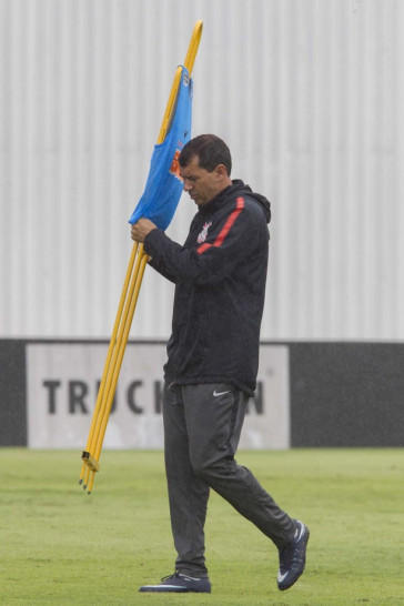 Tecnico F�bio Carille treina o time do Corinthians para jogo contra o S�o Bento